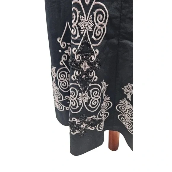 Sunny Leigh Full Midi Skirt Black With Embroidered‎ Light Pink Design Size 8 - Picture 6 of 10
